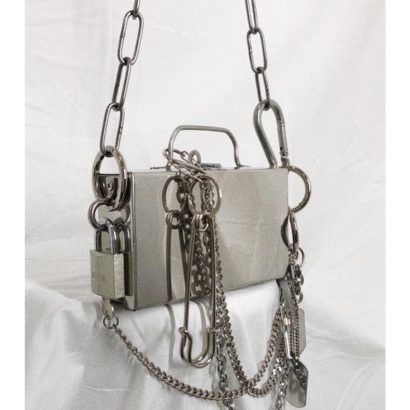 Silver Chain Crossbody Bag - Picture 2 of 4